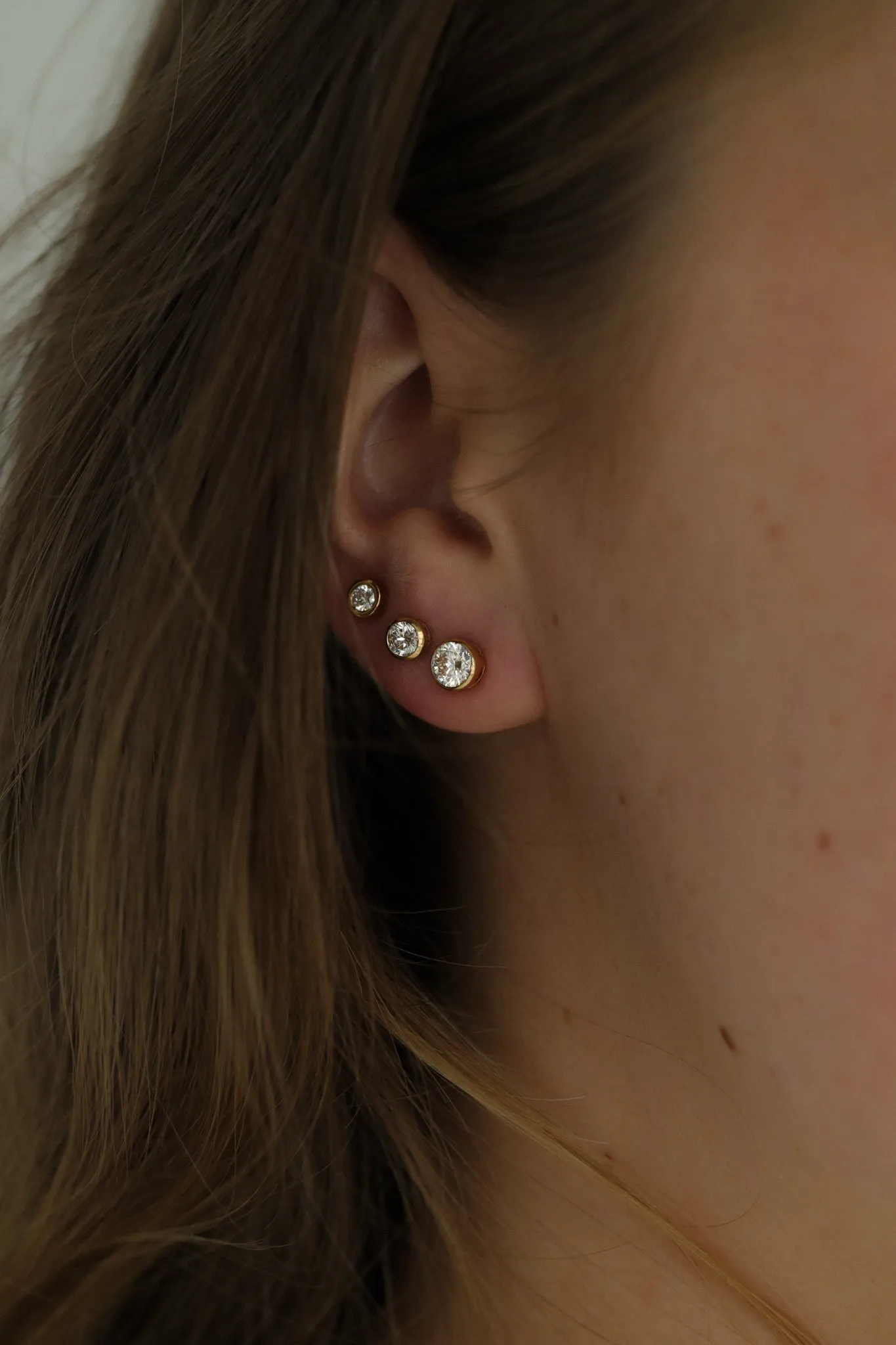 Bezel Studs Medium (0.50tcw)