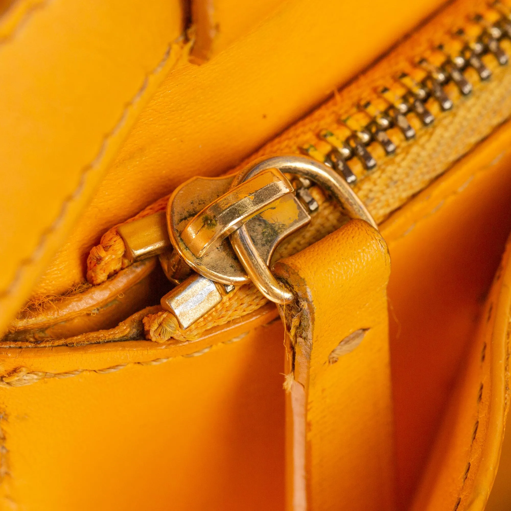 Celine Medium Classic Box Leather Crossbody Bag (SHG-3en6Z7)